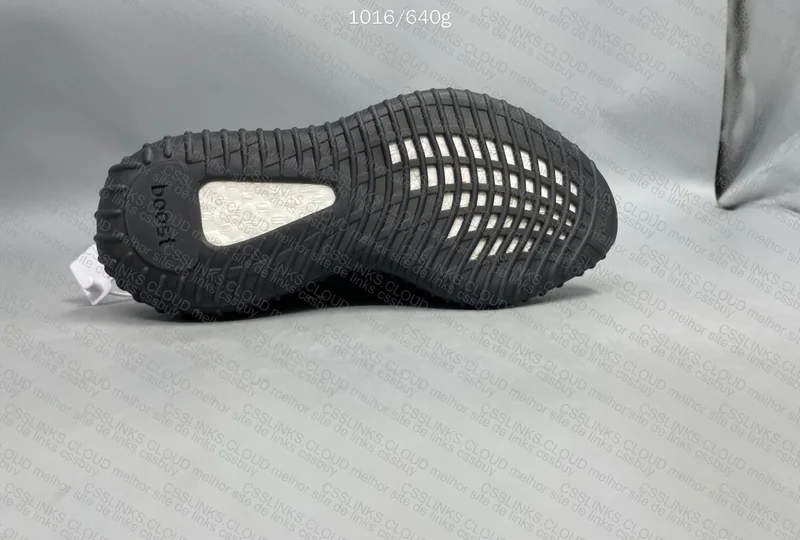 Yeezy Boost 350 v2 "Onyx" 6