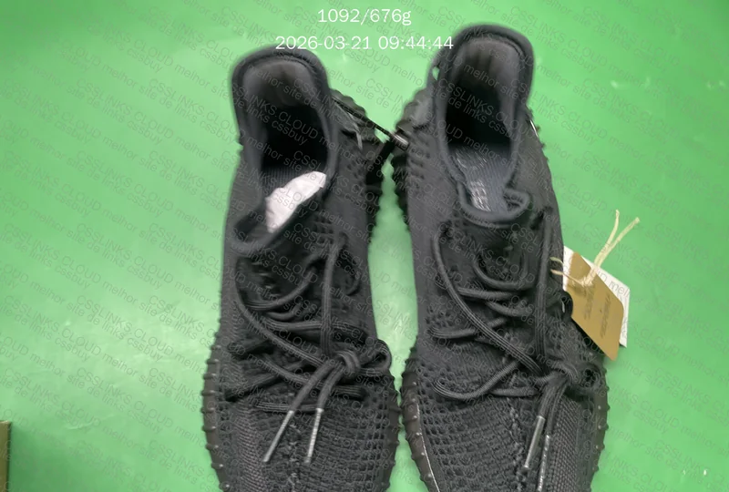 YEEZY BOOST 350 V2 ''ONYX'' 4