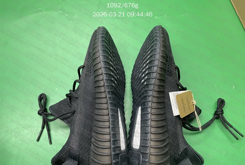 YEEZY BOOST 350 V2 ''ONYX'' 6