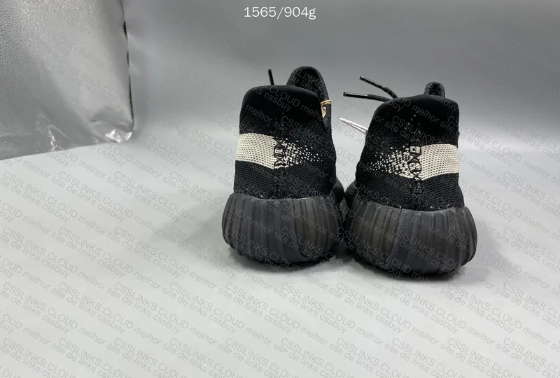 Yeezy Boost 350 V2 OREO 3