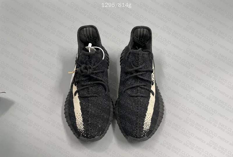 Yeezy Boost 350 v2 Oreo. GL, oq acham ?