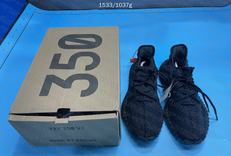 Yeezy boost 350v2 Black