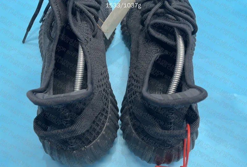 Yeezy boost 350v2 Black 4