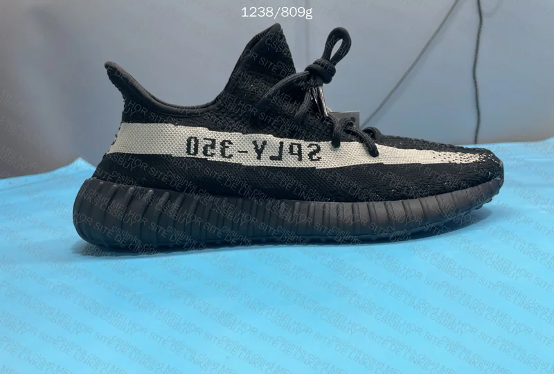 yeezy boost 350v2 oreo