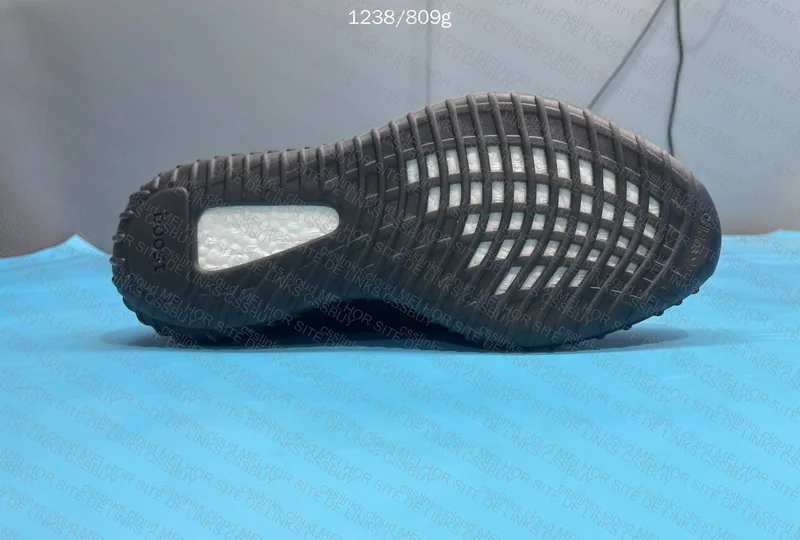 yeezy boost 350v2 oreo 2