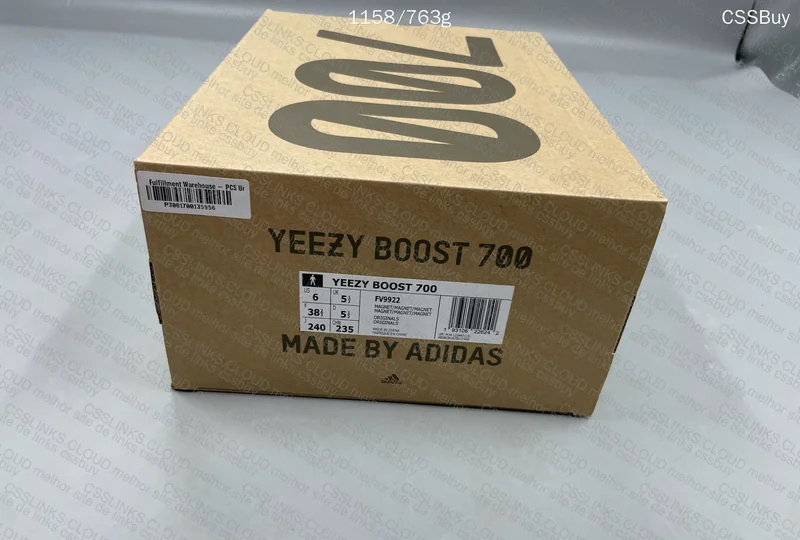 YEEZY Boost 700 MAGNET 3