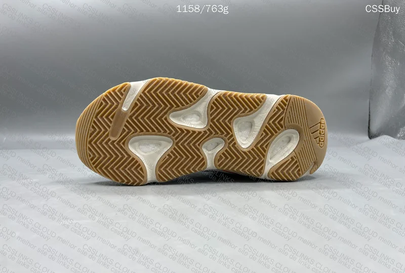 YEEZY Boost 700 MAGNET 5