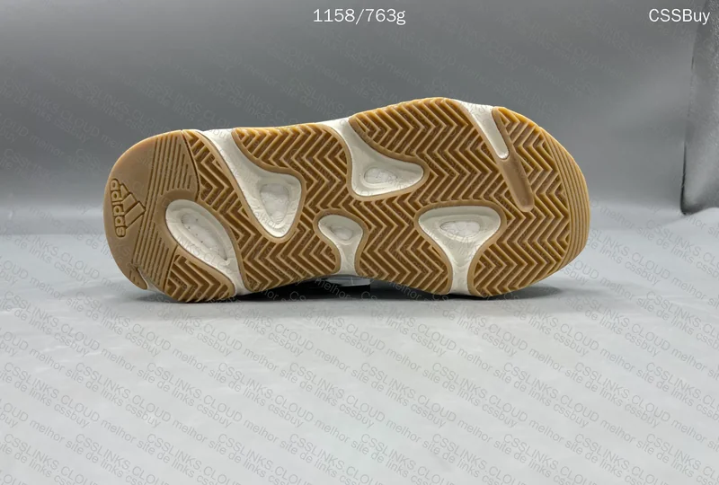 YEEZY Boost 700 MAGNET 7
