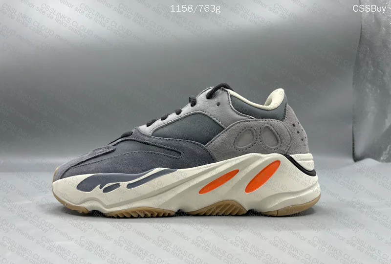 YEEZY Boost 700 MAGNET 8