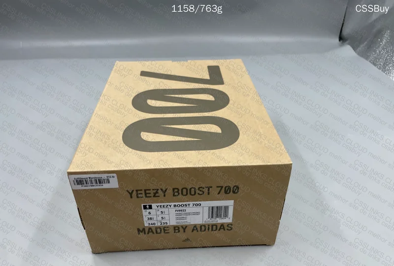 YEEZY Boost 700 MAGNET 9