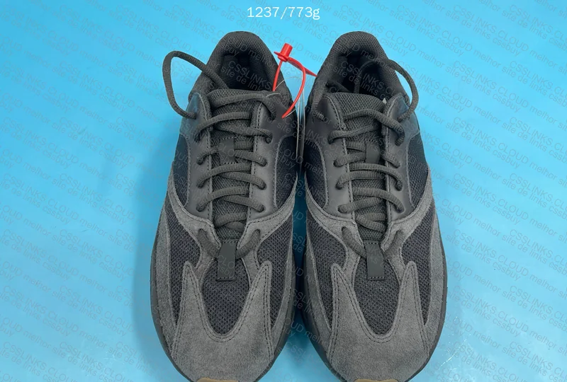 Yeezy Boost 700 V1 Utility Black - GL?
