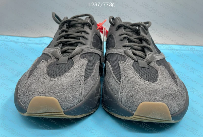 Yeezy Boost 700 V1 Utility Black - GL? 2