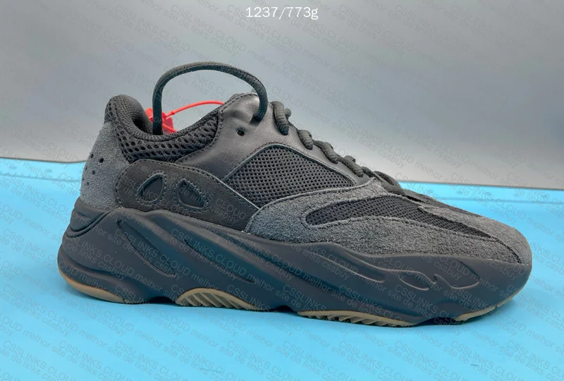 Yeezy Boost 700 V1 Utility Black - GL? 3