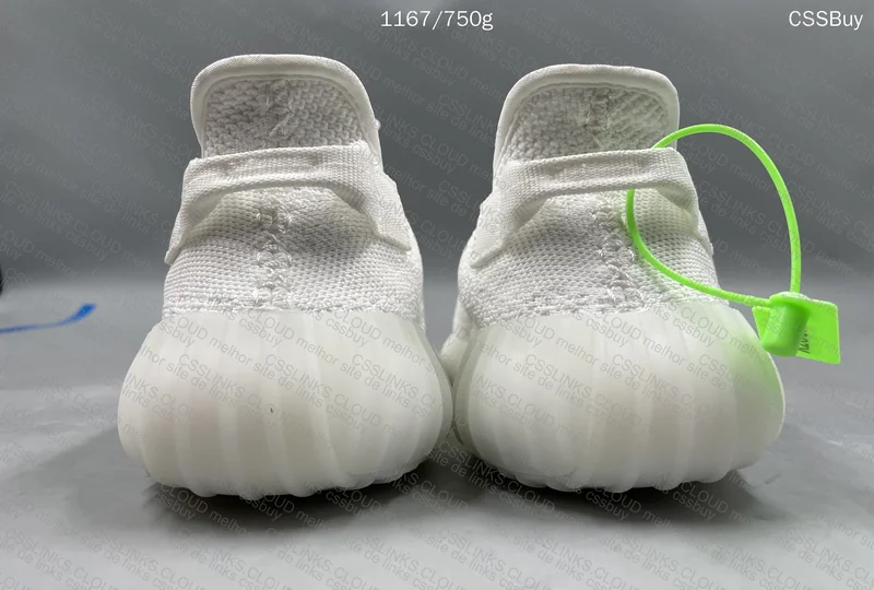 YEEZY CREAM WHITE 4