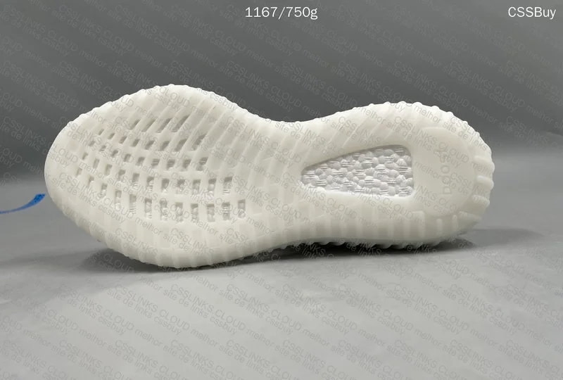 YEEZY CREAM WHITE 7