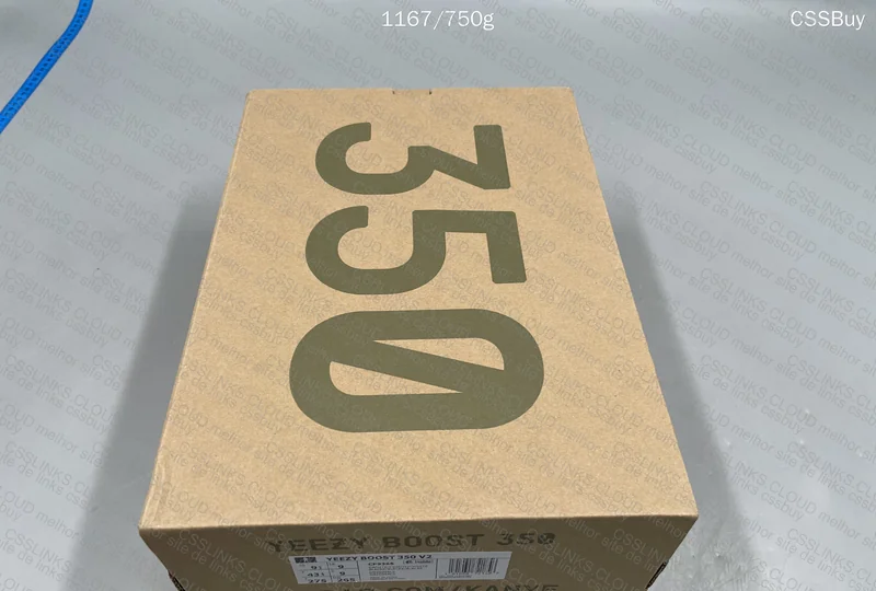 YEEZY CREAM WHITE 9
