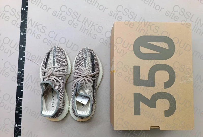Yeezy ¥29.90 LW B (Maybe?)