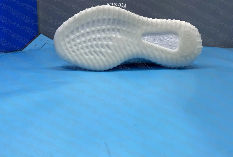 yeezy estranho 7