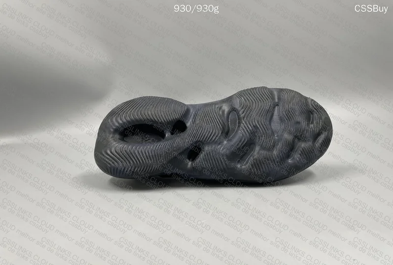 Yeezy Foam RNNR 8