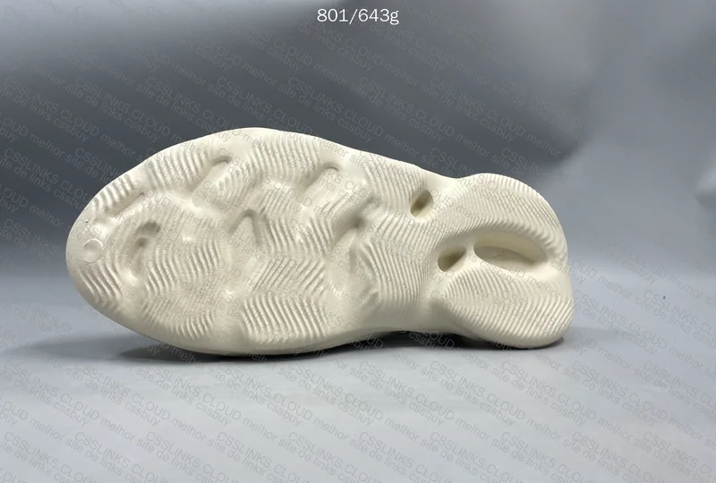 Yeezy Foam RNNR Ararat