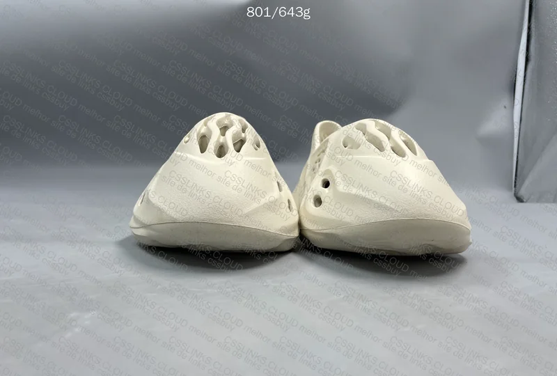 Yeezy Foam RNNR Ararat 10