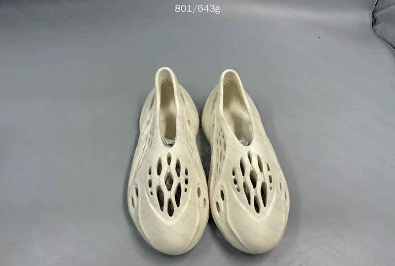 Yeezy Foam RNNR Ararat 6