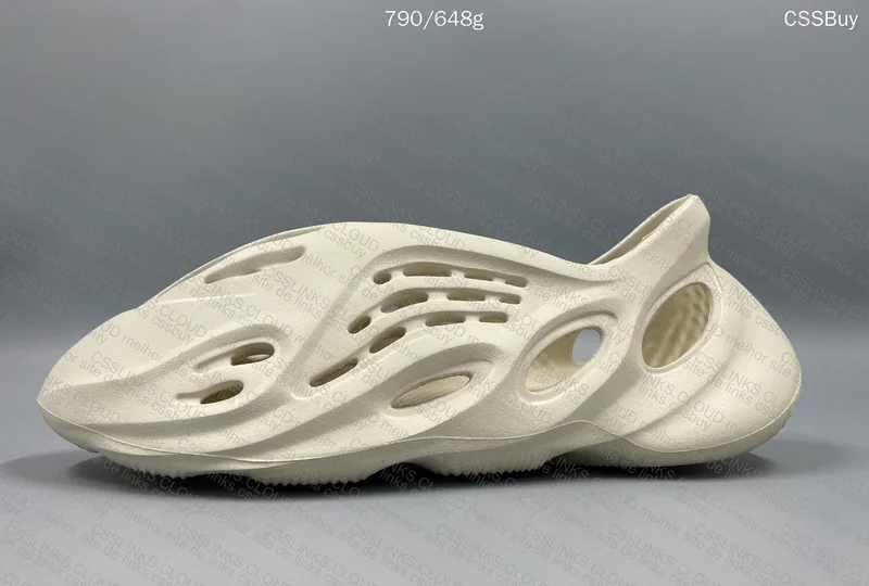 Yeezy FOAM RNNR "Sand" (Yeezy CROCS)
