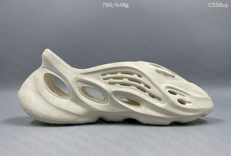 Yeezy FOAM RNNR "Sand" (Yeezy CROCS) 2