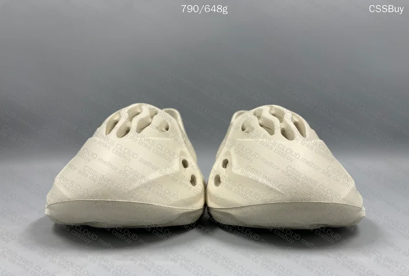 Yeezy FOAM RNNR "Sand" (Yeezy CROCS) 3