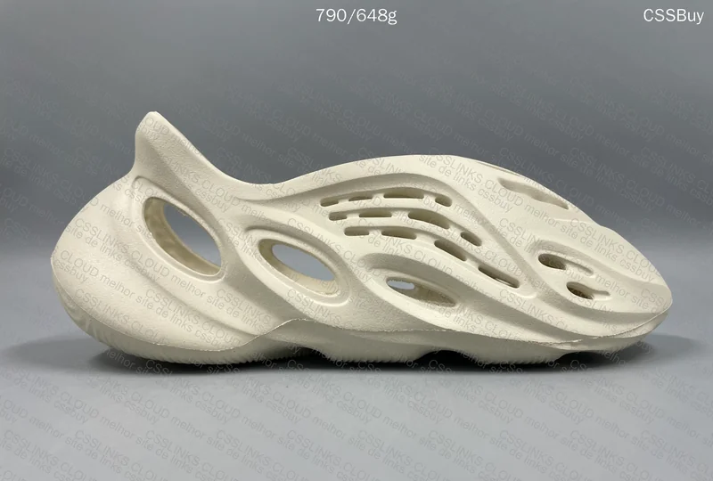 Yeezy FOAM RNNR "Sand" (Yeezy CROCS) 4
