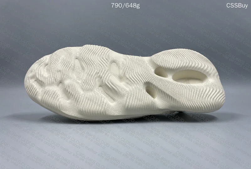 Yeezy FOAM RNNR "Sand" (Yeezy CROCS) 5