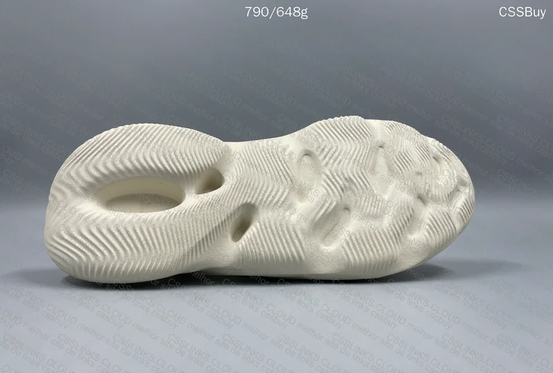 Yeezy FOAM RNNR "Sand" (Yeezy CROCS) 8