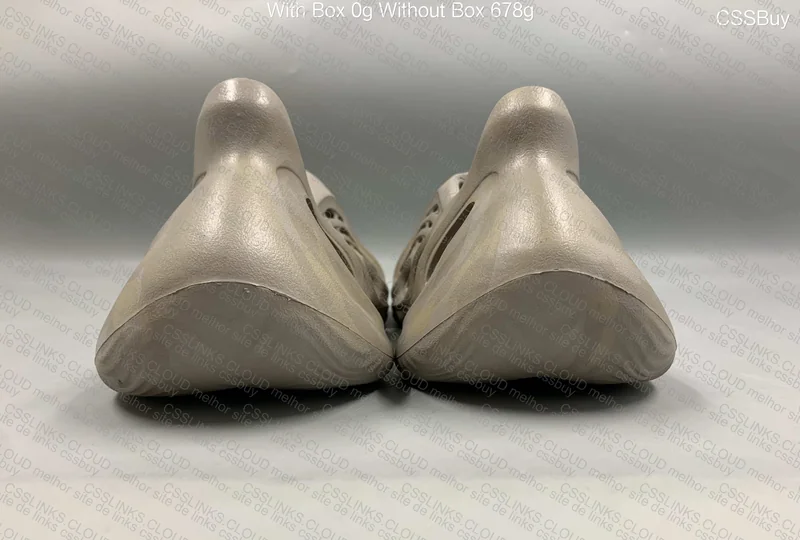 YEEZY FOAM RUNNER 3