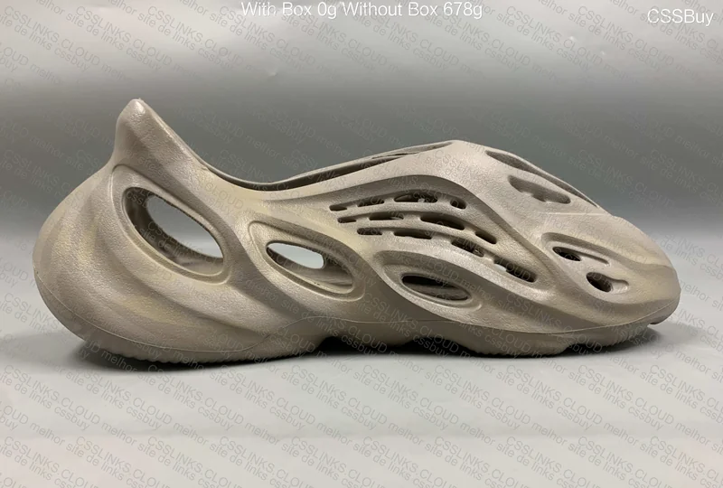 YEEZY FOAM RUNNER 4