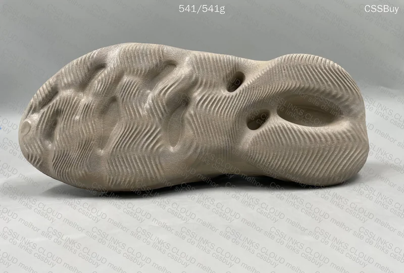 Yeezy Foam Runner 4