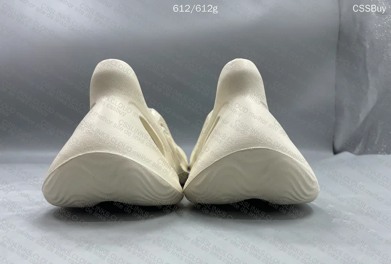 Yeezy Foam Runner 4