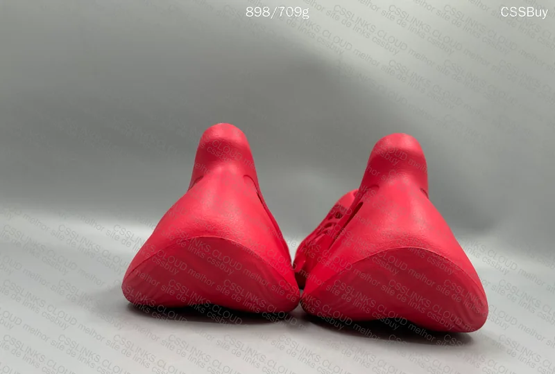 YEEZY FOAM RUNNER 4