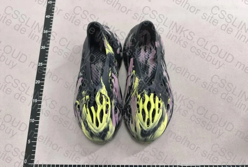 Yeezy Foam Runner 4