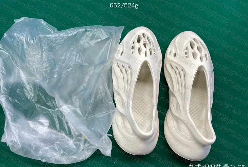 Yeezy Foam Runner 8