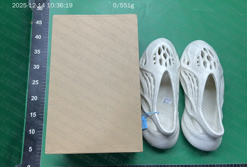 Yeezy Foam Runner Ararat