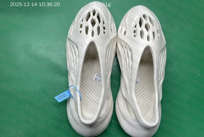 Yeezy Foam Runner Ararat 2