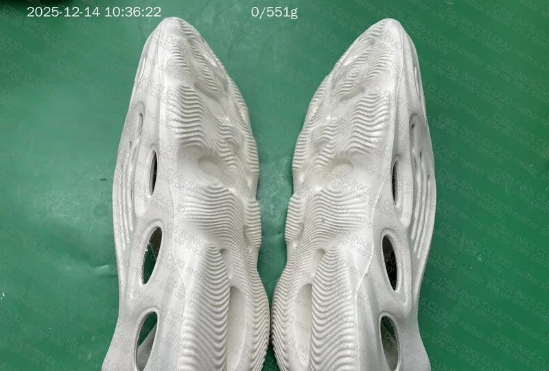 Yeezy Foam Runner Ararat 3