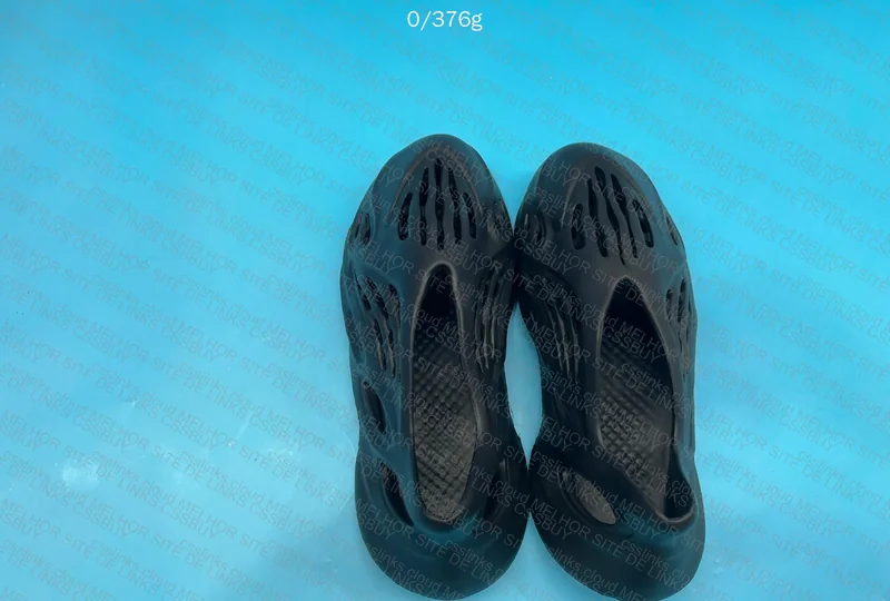 Yeezy foam runner black 2