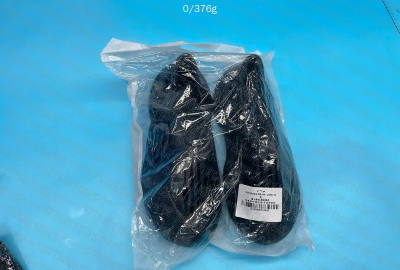 Yeezy foam runner black 3