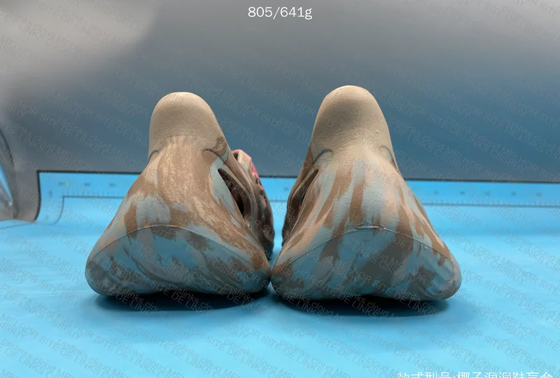 YEEZY FOAM RUNNER BLIND BOX 3