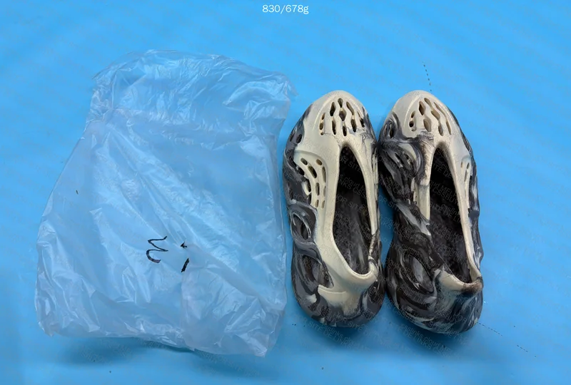 Yeezy Foam Runner - Blindbox 2