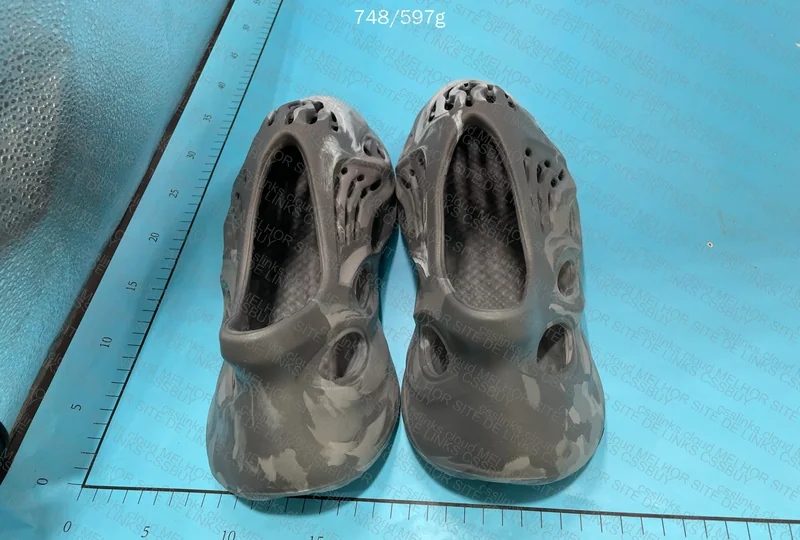 Yeezy Foam Runner - GL? 8