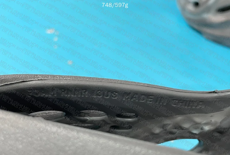 Yeezy Foam Runner - GL? 9