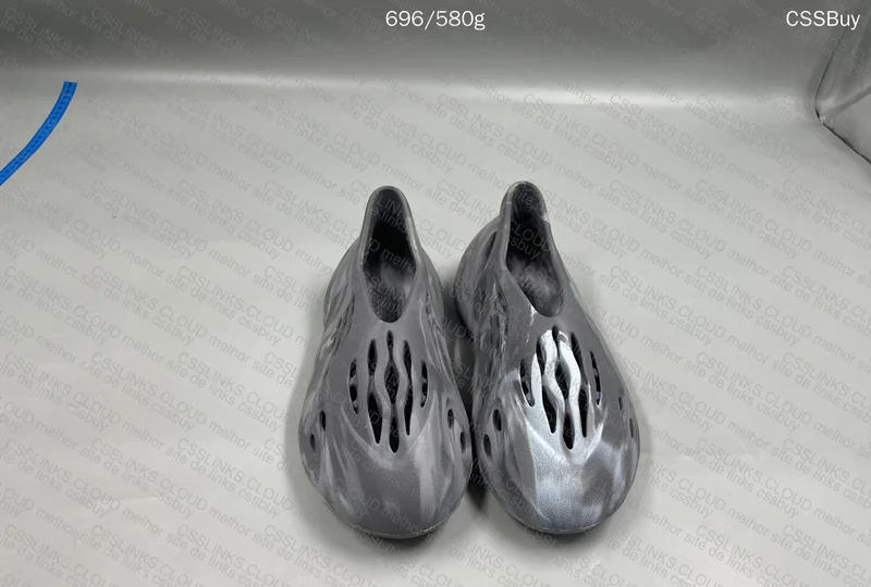 Yeezy Foam Runner Granite 2