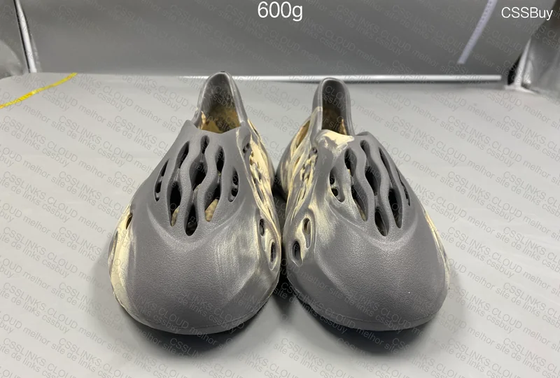 Yeezy Foam Runner Moon Gray 3